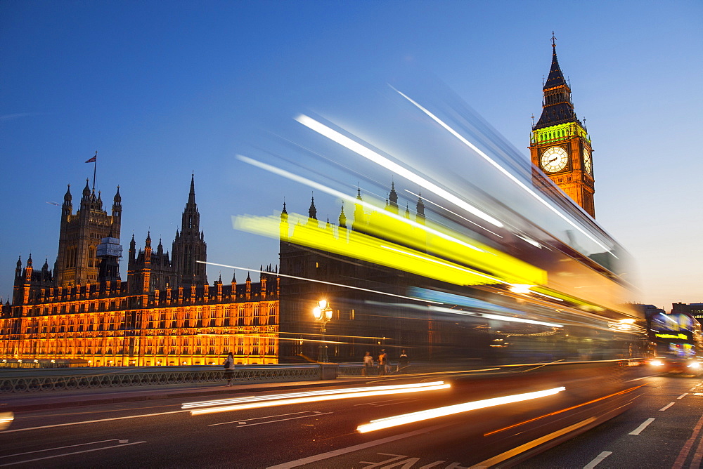 The Houses of Parliament and Big Ben with a bus crossing Westminster Bridge, Westminster, UNESCO World Heritage Site, London, England, United Kingdom, Europe