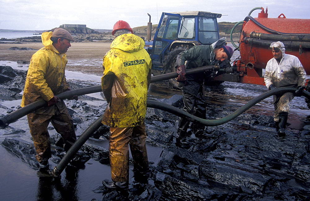 Oil clean up, West Angle Bay, Sea Empress oil spill