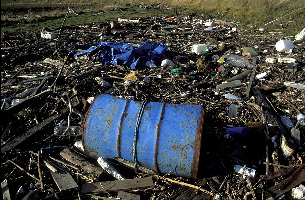 Strandline pollution along the River Rhymney, Wales, UK