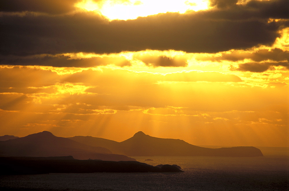 Sunburst over St Davids Head from Garn Fawr      (rr)