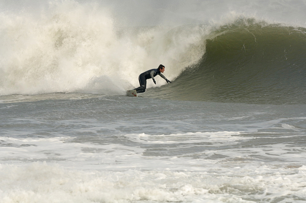 Surfing, Broad Haven South, Pembrokeshire, Wales, UK, Europe     (rr)