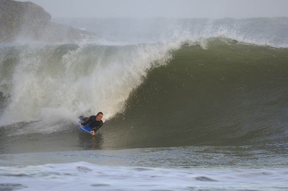 Surfing, Broad Haven South, Pembrokeshire, Wales, UK, Europe     (rr)