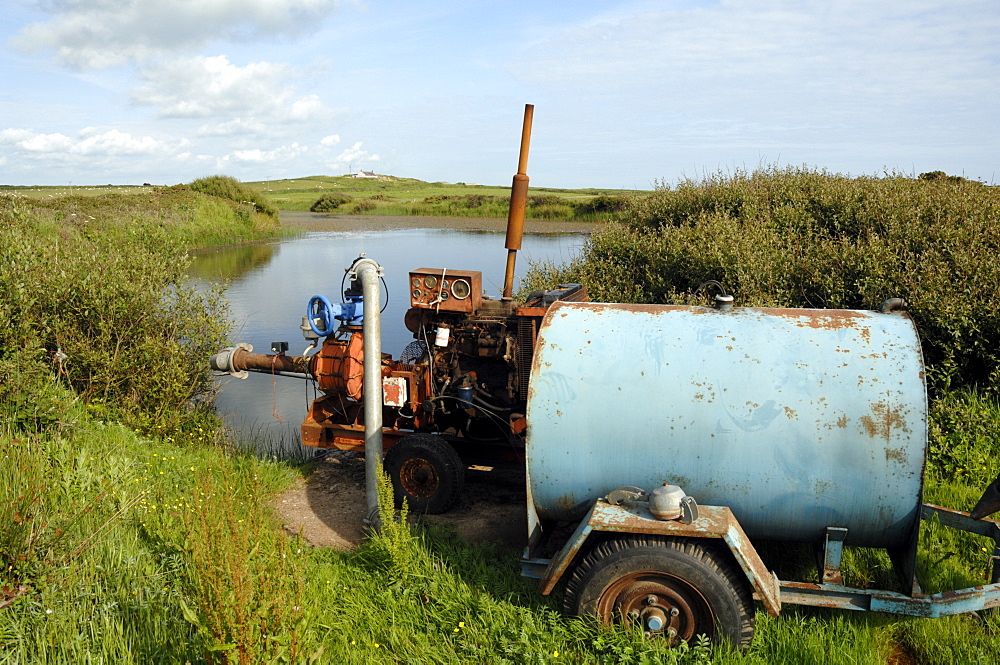 Pumping water from Marloes Mere for irrigated potato fields