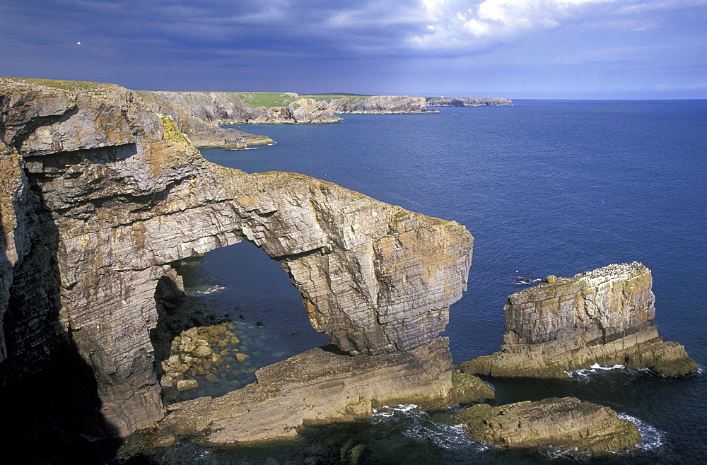 Green Bridge of Wales, Pembrokeshire, Wales, UK, Europe