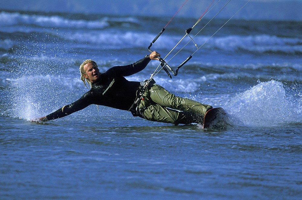 Ben Hanbury kitesurfing, Braod Haven, Pembrokeshire        (rr)