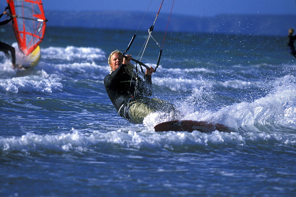 Ben Hanbury kitesurfing, Braod Haven, Pembrokeshire        (rr)