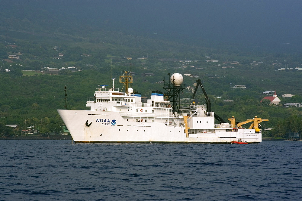 NOAA research vessel, Kealakekua Bay, Big Island, Hawaii, United States of America, Pacific