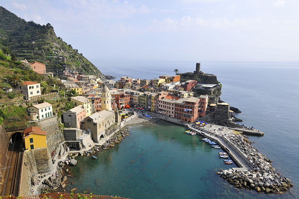 Main harbour and coastal town of Vernazza, Cinque Terre, UNESCO World Heritage Site, Liguria, Italy, Europe