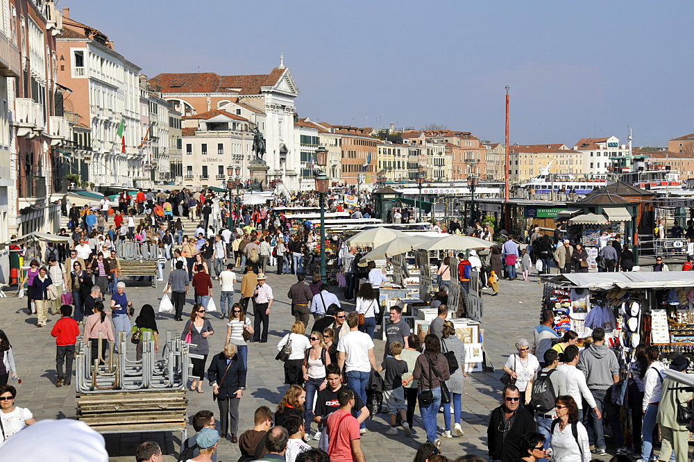 Crowded waterfront Promenade Riva Degli Schiavoni, Venice, UNESCO World Heritage Site, Veneto, Italy, Europe