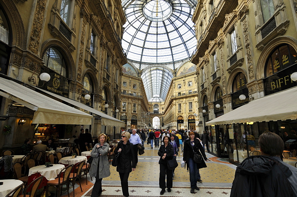 Glass ceiling, Galleria Vittorio Emanuele II, indoors shopping mall, Milan, Lombardy, Italy, Europe