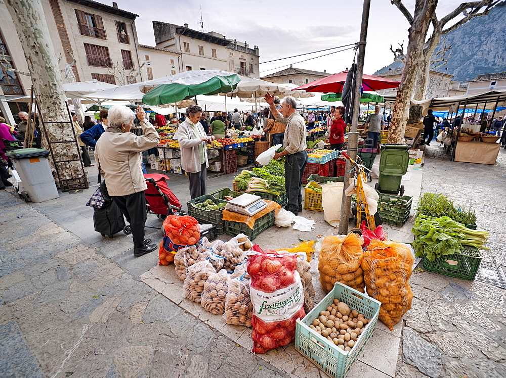 Local fresh fruit and veg at the Sunday morning markets. Pollenca, Tramuntana, Mallorca, Spain, Europe