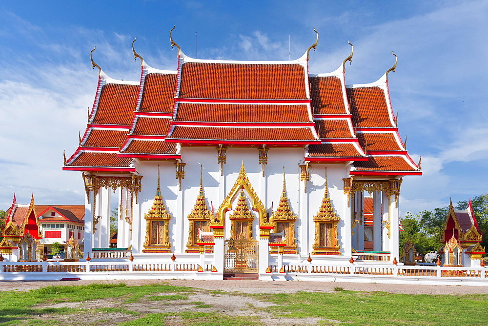 Karon Beach, Buddhist Temple, Phuket Island, Phuket, Thailand, Southeast Asia, Asia