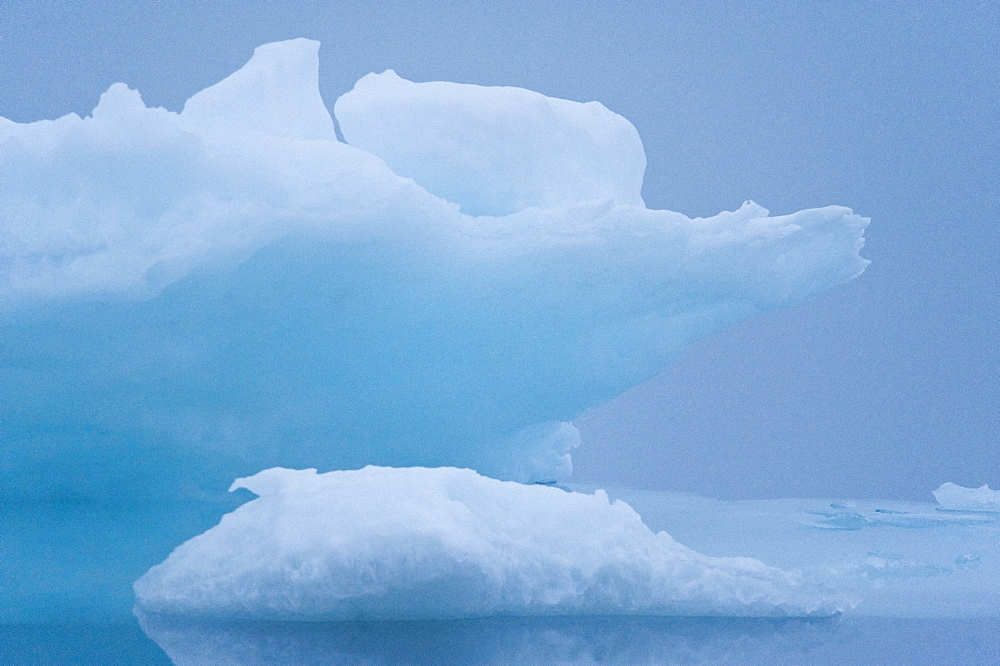 Fragmented Ice. Longyearbyen, Svalbard, Norway       (rr)