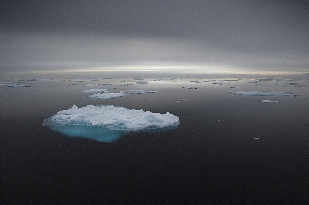 Fragmented Ice. Longyearbyen, Svalbard, Norway       (rr)