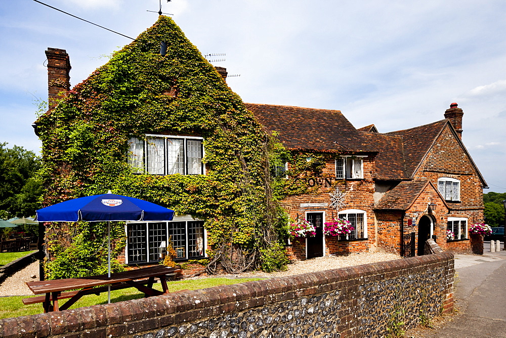 The Crown Inn, dating from the 17th-century, Beaconsfield, Buckinghamshire, England, United Kingdom, Europe