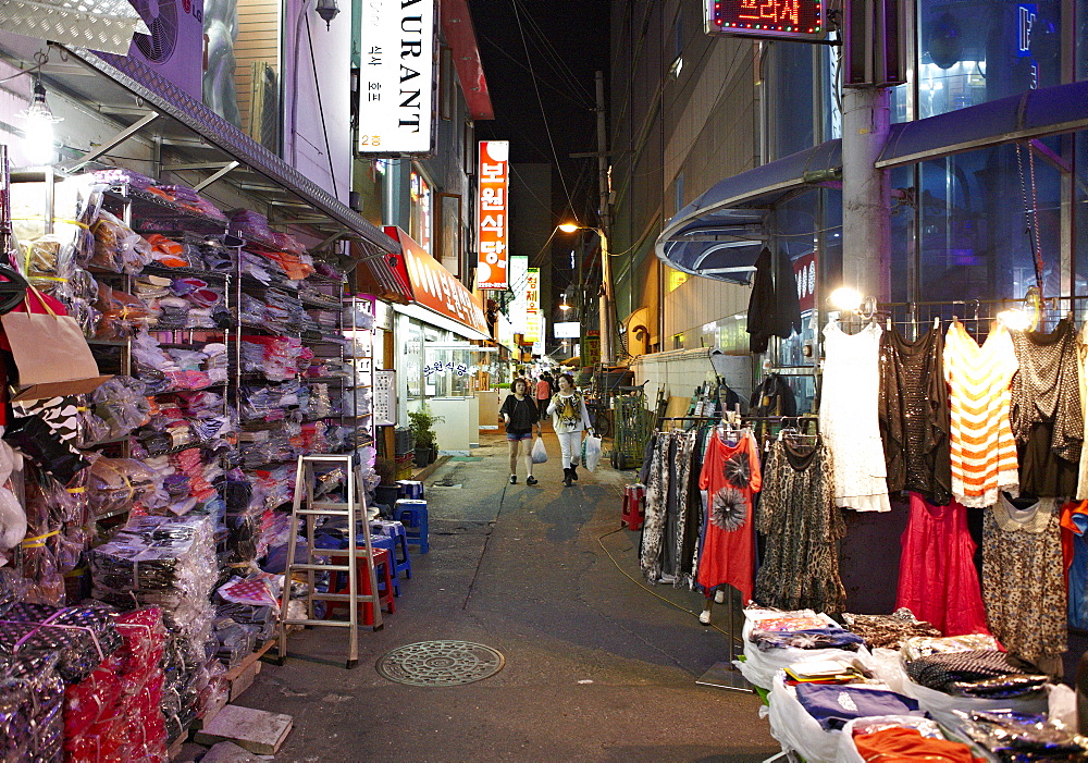 The Dongdaemun shopping district at night, Seoul, South Korea, Asia