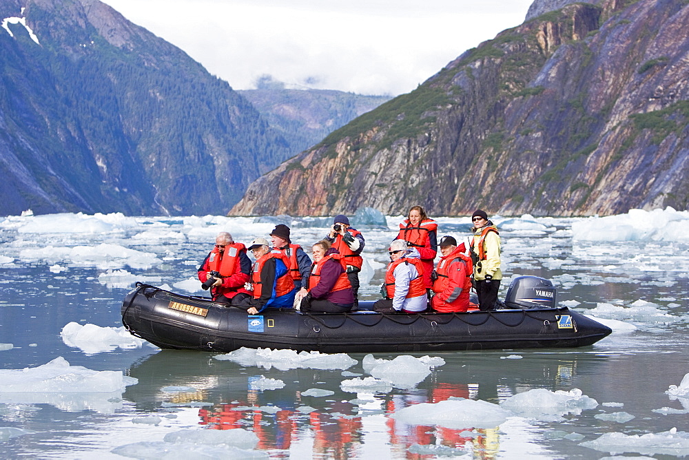 Guests from the Lindblad Expeditions ship National Geographic Sea Lion, Southeast Alaska, USA