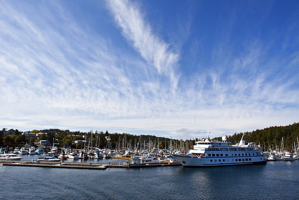 Views of the docks at Friday Harbor on San Juan Island, Washington State, USA, Pacific Ocean.