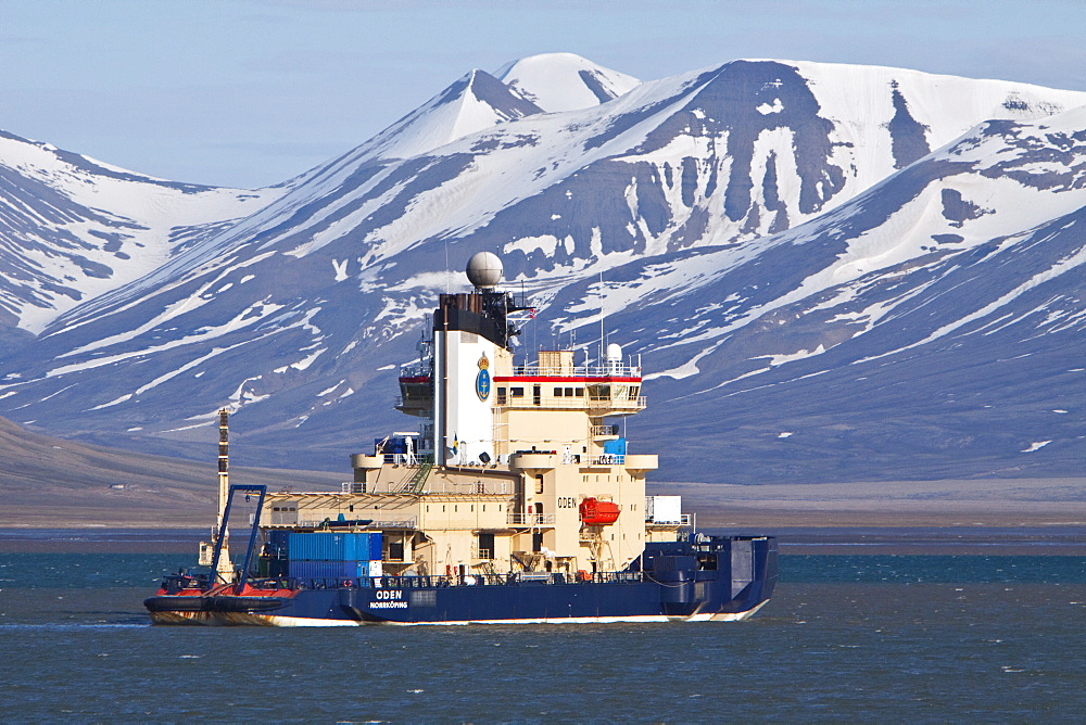 A view of various ships (shown here is the "Oden") operating in the Svalbard Archipelago in the Barents Sea, Norway