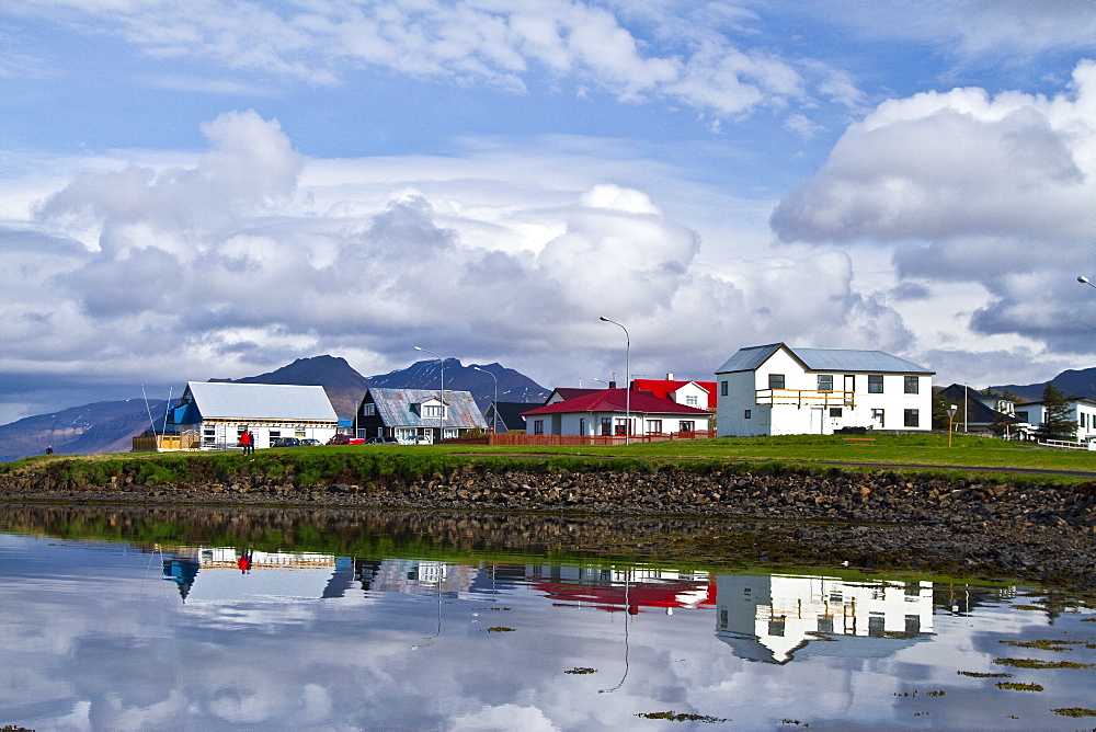 A view of picturesque Hofn ï¿½Ã¯ï¿½Â¿ï¿½Â½ï¿½Ã‚ï¿½Â¡ Hornafirti along the remote southeastern coast of Iceland