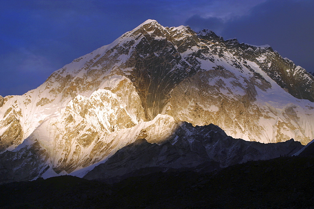 Mountains of Nepal, from Everest Trail. Nepal     (rr)