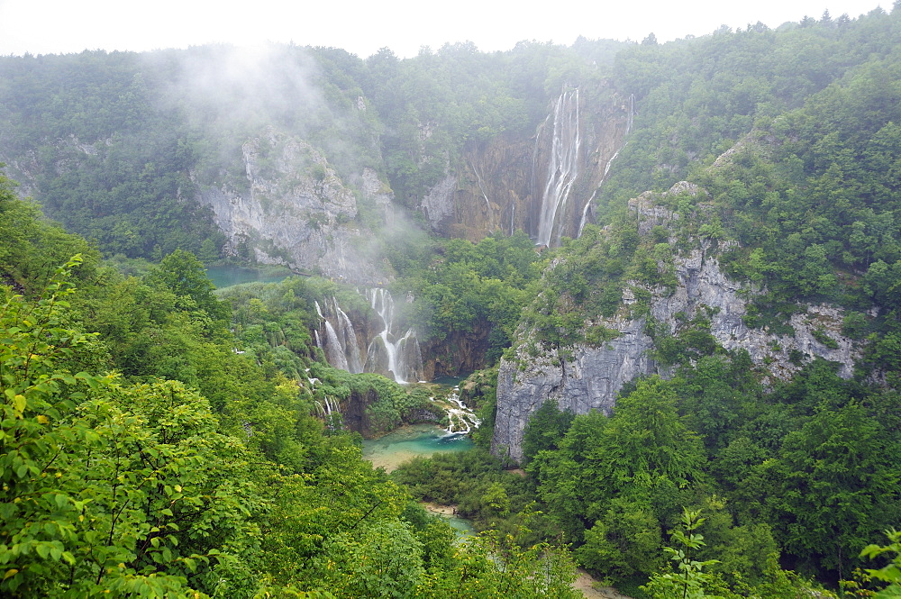 Overview of the great waterfall (Veliki Slap) and Sastavci waterfalls with mist rising, Plitvice Lakes National Park, UNESCO World Heritage Site, Croatia, Europe