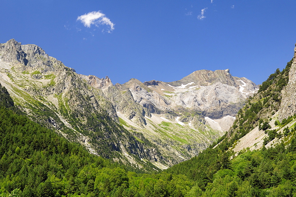 Karst limestone peaks within Ordesa and Monte Perdido National Park, Spanish Pyrenees, Huesca, Aragon, Spain, Europe