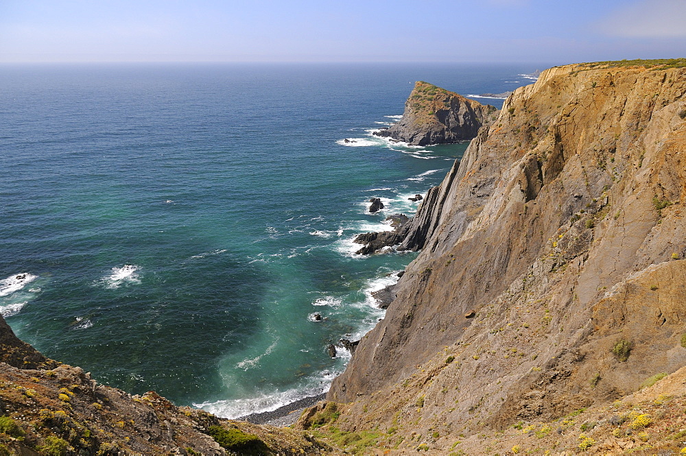 High cliffs and sea stack, Parque Natural do Sudoeste Alentejano e Costa Vicentina, Arrifana, near Aljezur, Algarve, Portugal, Europe