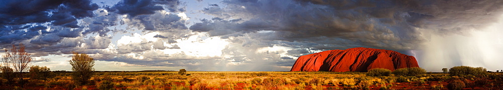 Uluru (Ayers Rock), Uluru-Kata Tjuta National Park, UNESCO World Heritage Site, Northern Territory, Australia, Pacific