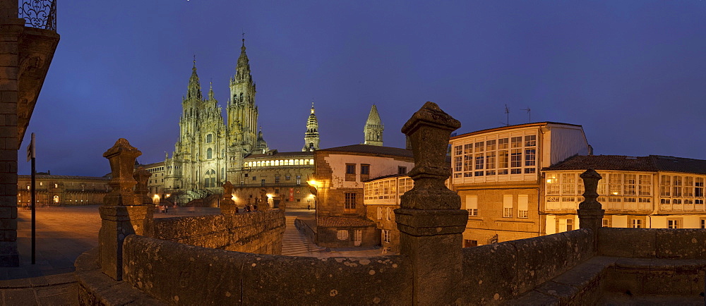 Illuminated cathedral in the evening, Plaza Obradoiro, Santiago de Compostela, Province of La Coruna, Galicia, Northern Spain, Spain, Europe