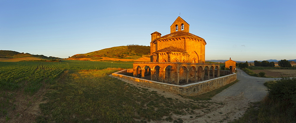 Church Santa Maria de Eunate in the light of the evening sun, Province of Navarra, Northern Spain, Spain, Europe