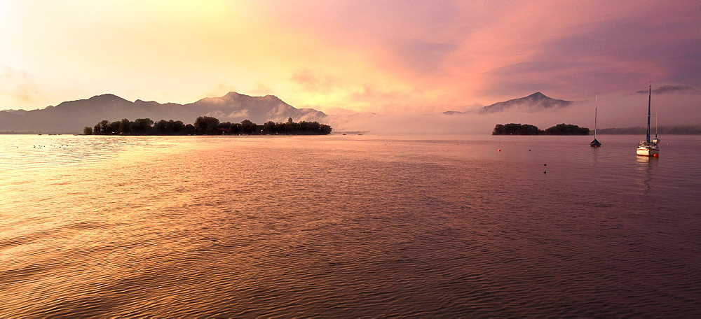 Morning mood in Gstadt with a view on Fraueninsel, Chiemsee, Chiemgau, Upper Bavaria, Bavaria, Germany