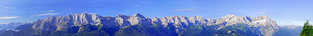 panorama of Wetterstein range with Alpspitze and Zugspitze from Wank, Wetterstein range, Bavarian range, Upper Bavaria, Bavaria, Germany