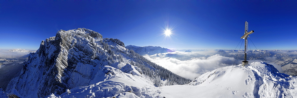 snow-covered mountain scene, panorama from summit of Naunspitze, Zahmer Kaiser, Kaiser range, Kufstein, Tyrol, Austria