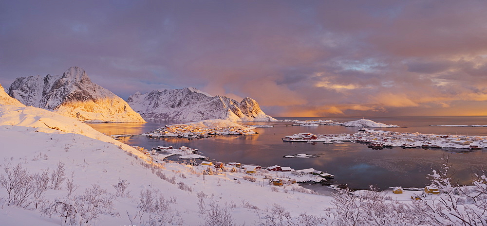 Reine in the morning light, Lilandstinden, Moskenesoya, Lofoten, Nordland, Norway