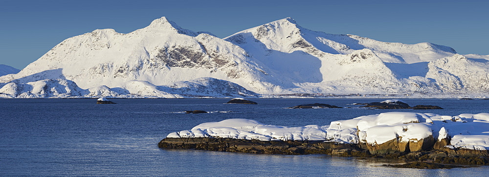 Henningsvaerstraumen, Vestvagoya, Lofoten, Nordland, Norway