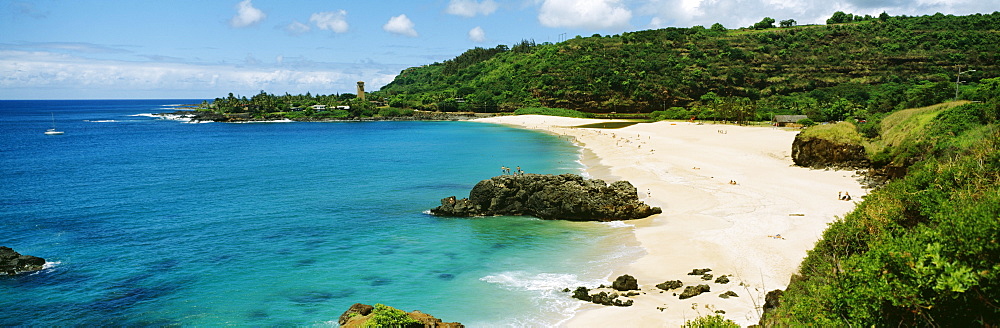 Hawaii, Oahu, Waimea Bay, View of beach and ocean.