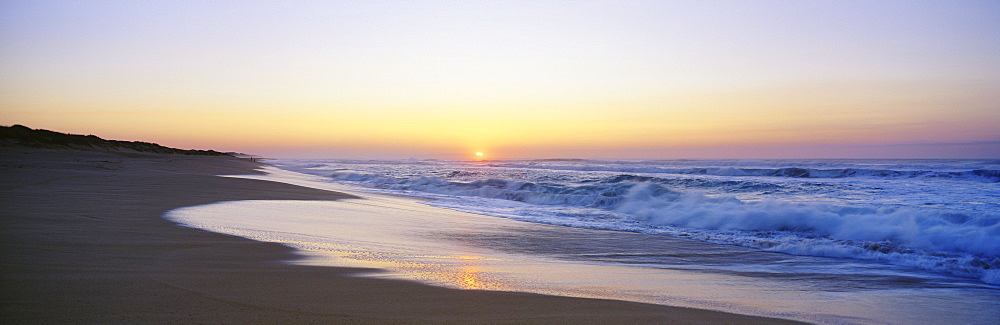 Hawaii, Kauai, Polihale Beach at sunset, yellow and pink sky