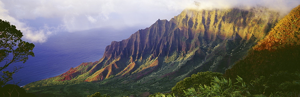 Hawaii, Kauai, Na Pali Coast, overlooking Kalalau Valley