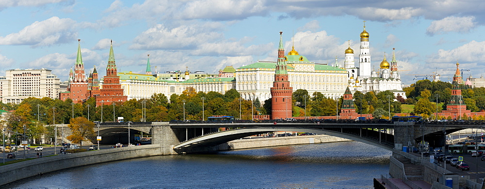 View of the Kremlin on the banks of the Moscow River, Moscow, Russia, Europe