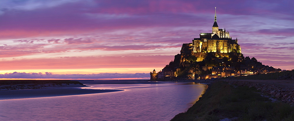 Mont Saint Michel, UNESCO World Heritage Site, Manche, Basse Normandy, France, Europe 