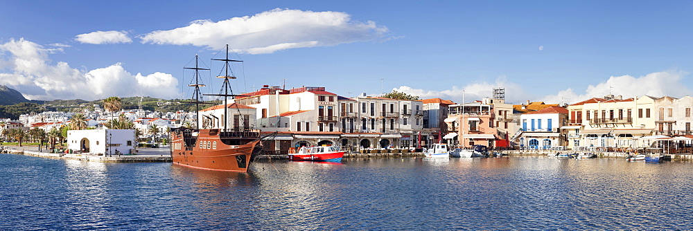 Old Venetian harbour, Rethymno (Rethymnon), Crete, Greek Islands, Greece, Europe