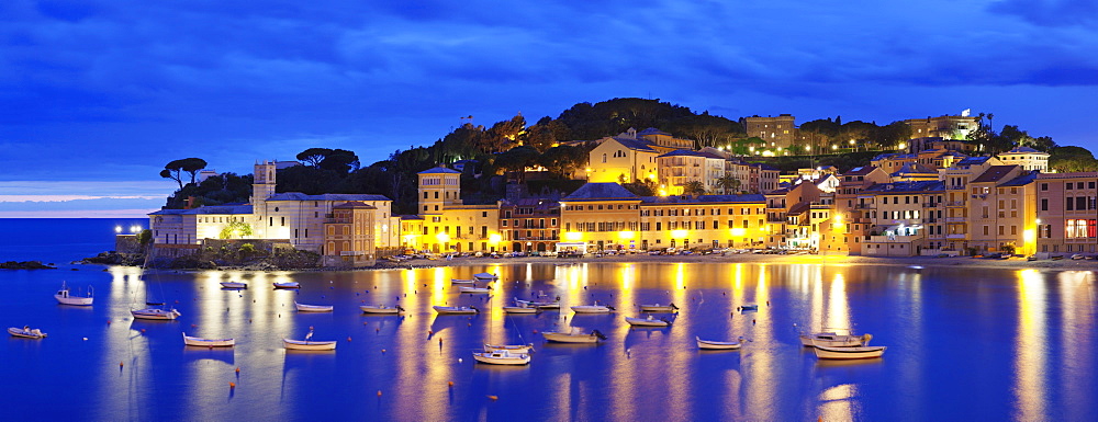 Baia del Silenzio Bay, old town, Chiesa di San Nicolo Church, Sestri Levante, Province Genua, Riveria di Levante, Liguria, Italy, Europe