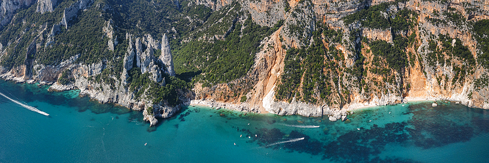 Cala Goloritze with the spire of Aguglia, Gennargentu and Golfo di Orosei National Park, Sardinia, Italy, Mediterranean, Europe