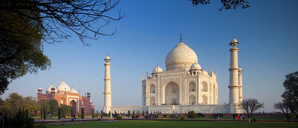 The Taj Mahal mausoleum southern view and Taj Mahal Mosque at dawn, Uttar Pradesh, India