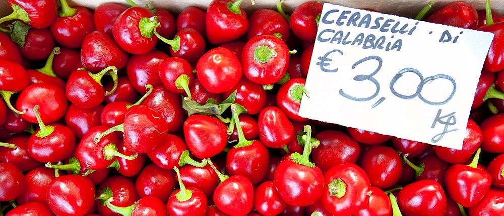 Pimento peppers, Ceraselli di Calabria, on sale at weekly street market in Panzano-in-Chianti, Tuscany, Italy