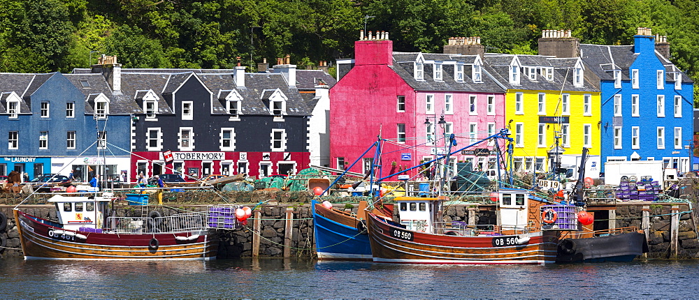 Multi-coloured buildings on the waterfront of Sound of Mull at Tobermory, Isle of Mull, Inner Hebrides, Scotland, United Kingdom, Europe