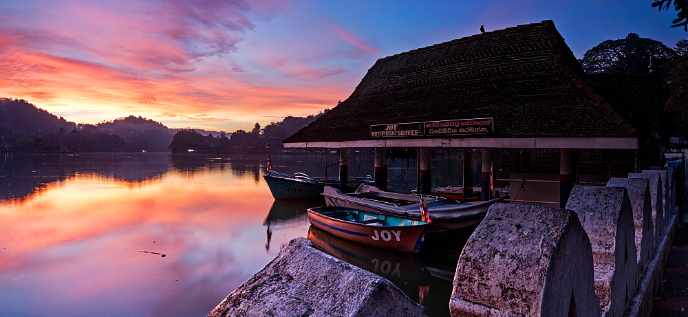 Kandy Lake, Kandy, Sri Lanka, Asia