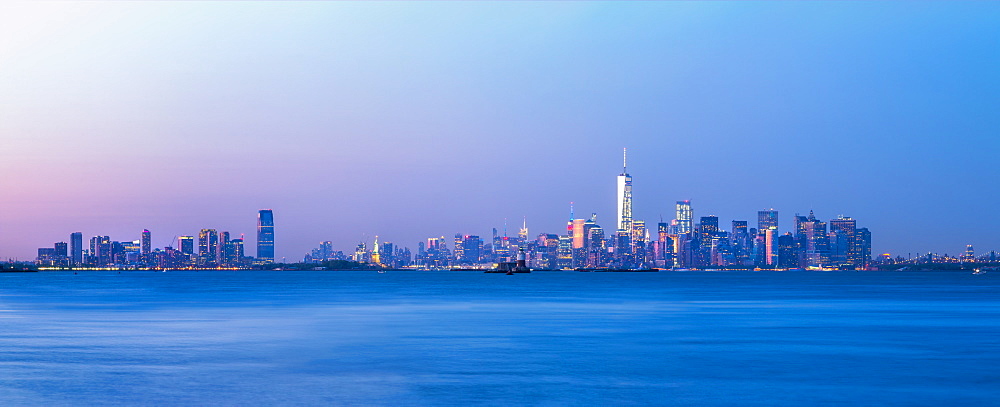 Manhattan and New Jersey skyline from Staten Island, New York, United States of America, North America