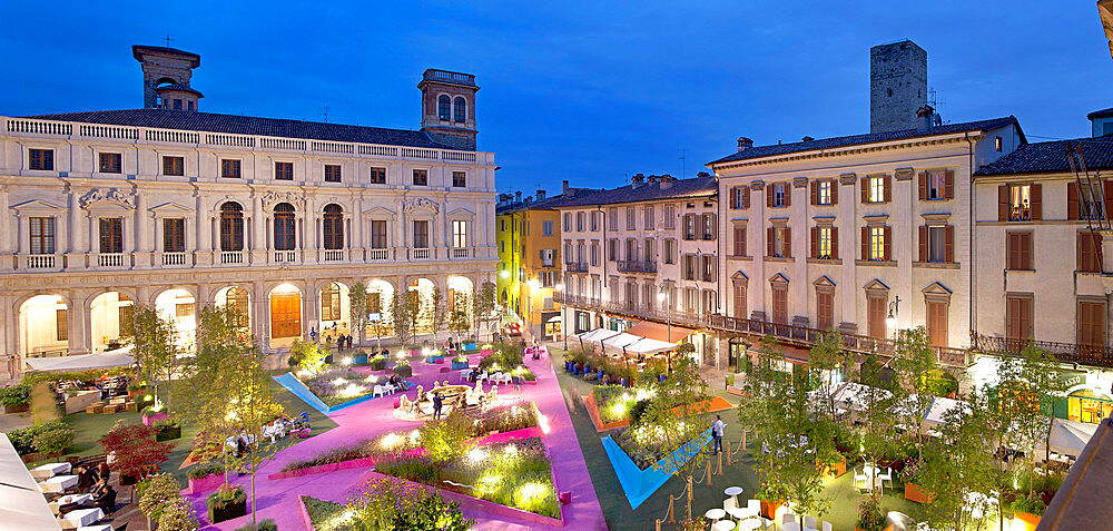 Piazza Vecchia, Bergamo, Lombardia (Lombardy), Italy, Europe